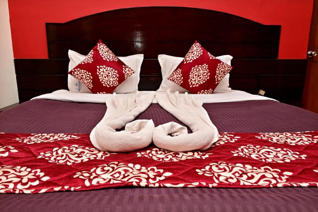 Swimsea Beach Resort, A Beach Property Panaji Extérieur photo
